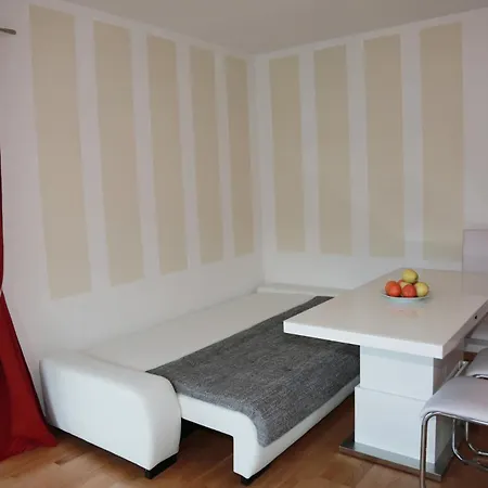 Steger Apartment *